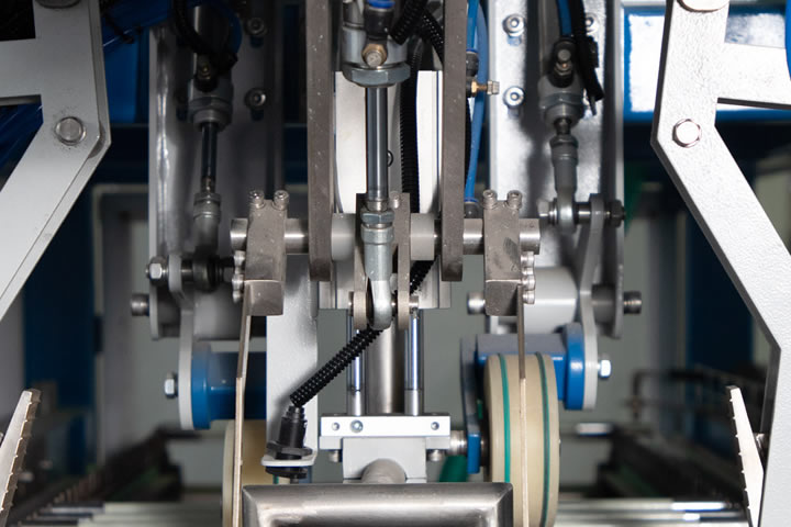 Small automatic packaging machine